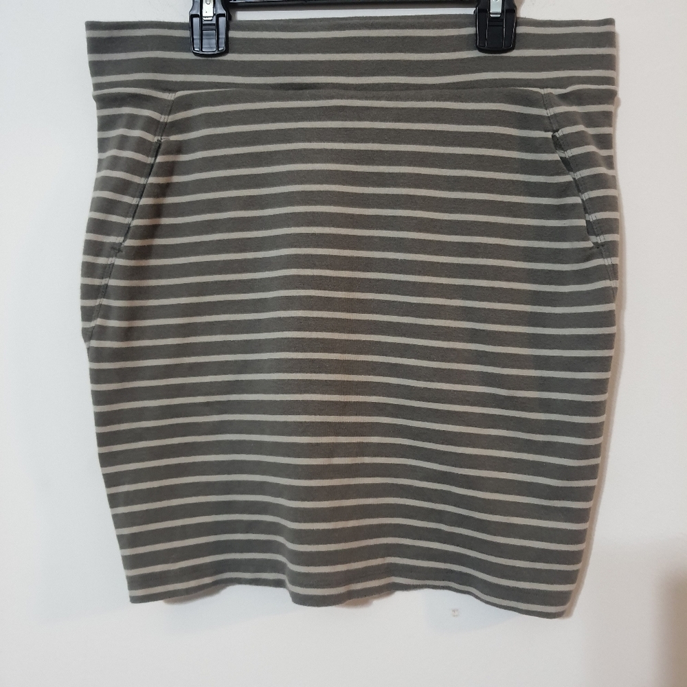Forever21 women's large Army Green And Beige Skirt